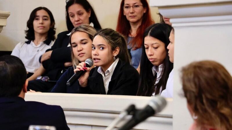 Estudiantes del Secundario Nocturno participaron del concurso "Soy protagonista del hoy del mañana" organizado por la Cámara de Diputados, en el que presentaron un proyecto de ley para declarar al padre Adolfo Smiguel ciudadano ilustre post mortem