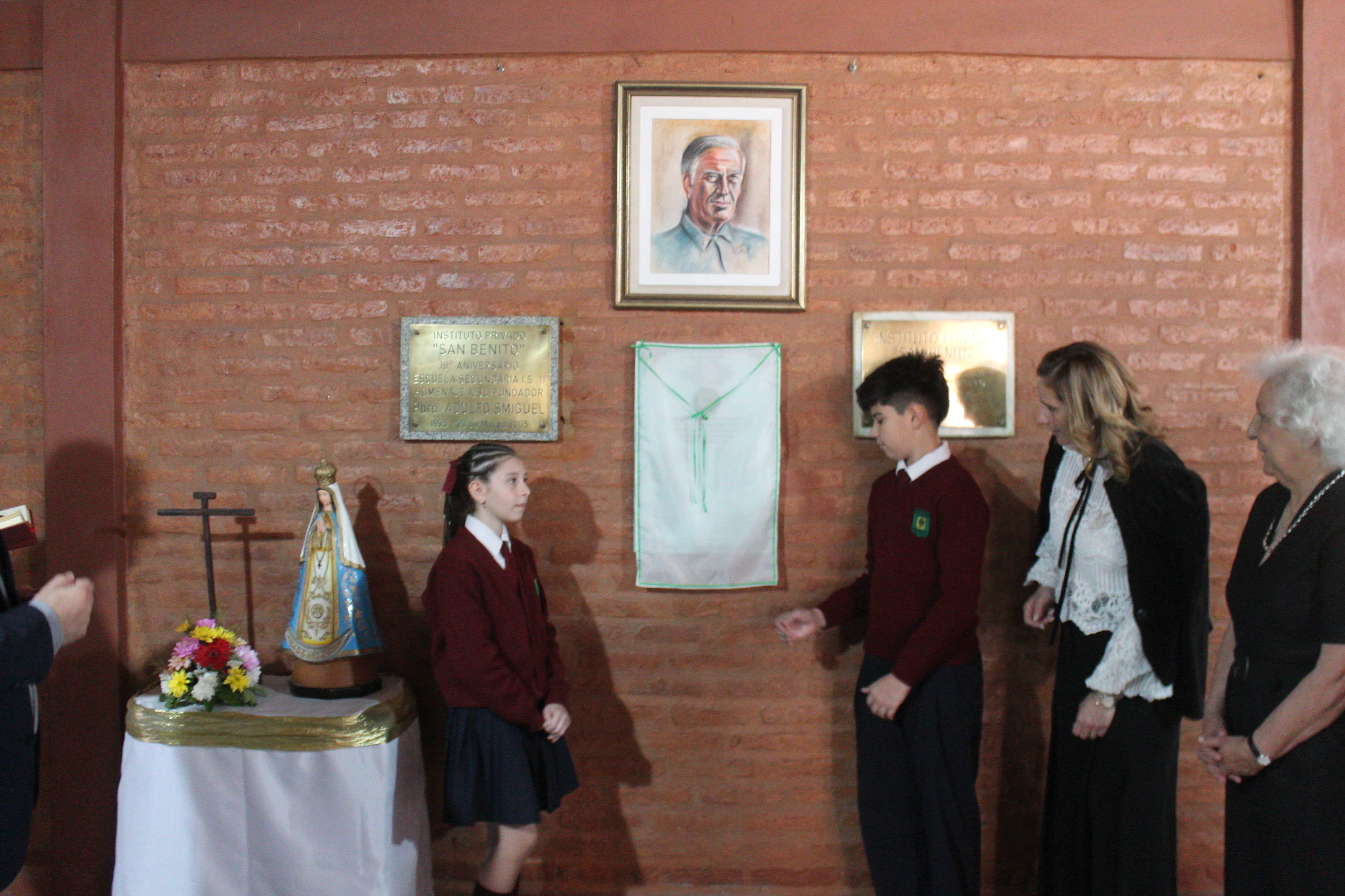 25 años Primaria, descubrimiento de placa