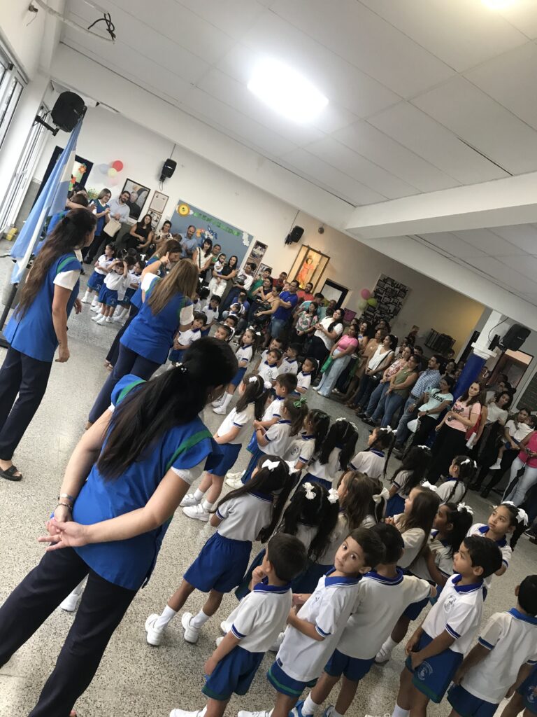 Junto a sus familias y seños, el nivel inicial comenzó el 2024