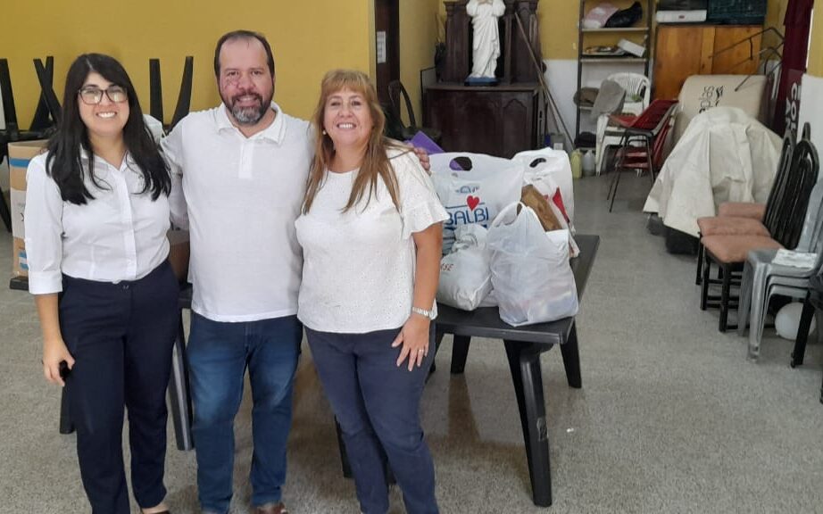 Entrega de donaciones por inundaciones