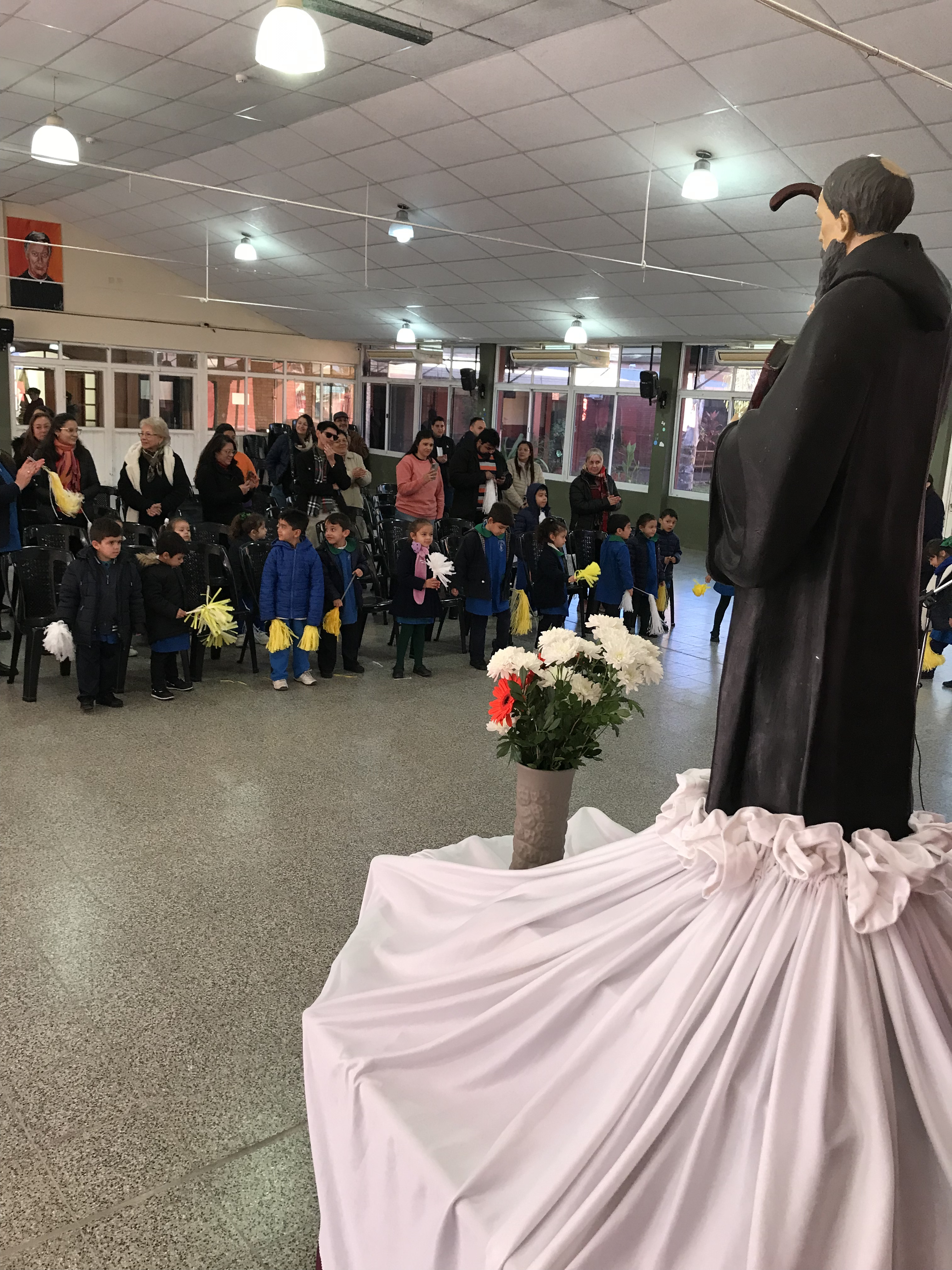 Visita de San Benito al Instituto