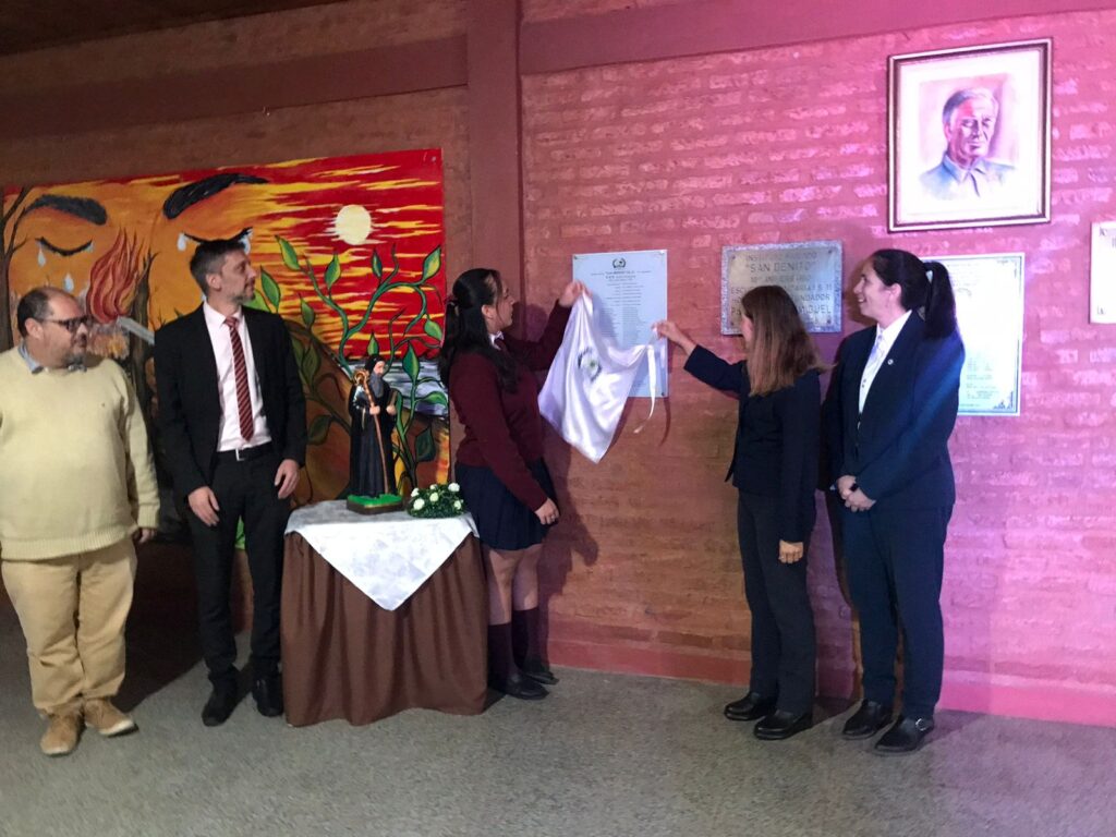 Placa por los 30 años de Secundaria